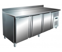 Холодильный стол трёх дверный с бортом BERG кондитерский