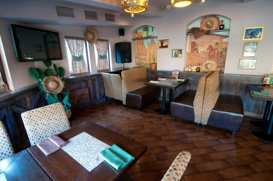 canapea amph lovită interior