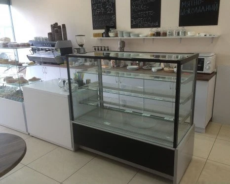Vitrina Carboma cub interior