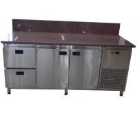 Masă frigorifică cu blatul de lucru din granit (cu latura) СХ2Ш2Д1Б20-Г-Т (1860/700/850)